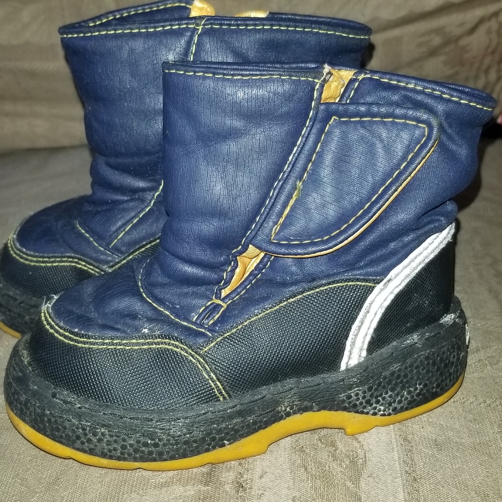 Cherokee brand size 7 baby/toddler boy snowboots